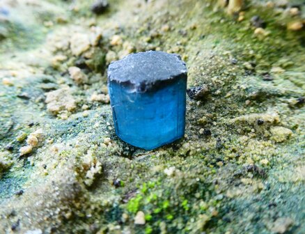 Toermalijn blauw kristal (1)