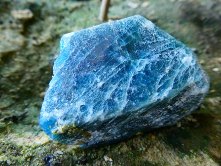 Apatiet blauw kristal