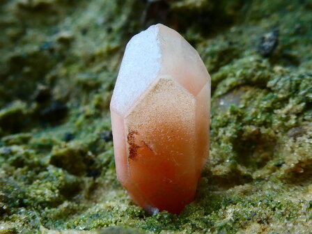 Rozekwarts kristal