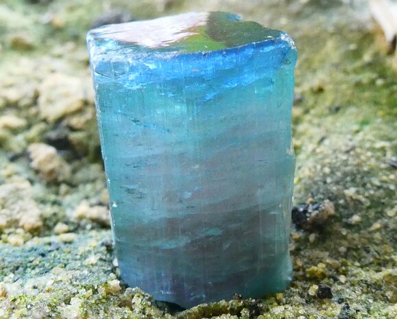 toermalijn blauw  kristal (2)